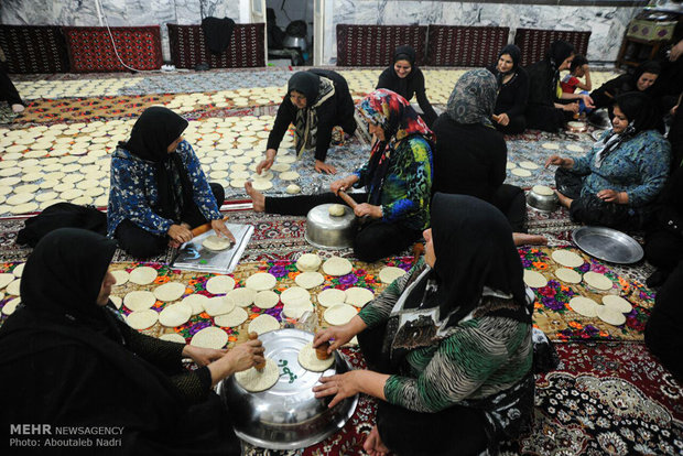 پخت نان نذری در روستای آهنگرمحله گرگان