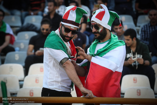 فروش بلیت ۱۵ هزار تومانی رقابتهای جام جهانی در ورزشگاه آزادی دیدار تیم های ملی فوتبال ایران و کره جنوبی