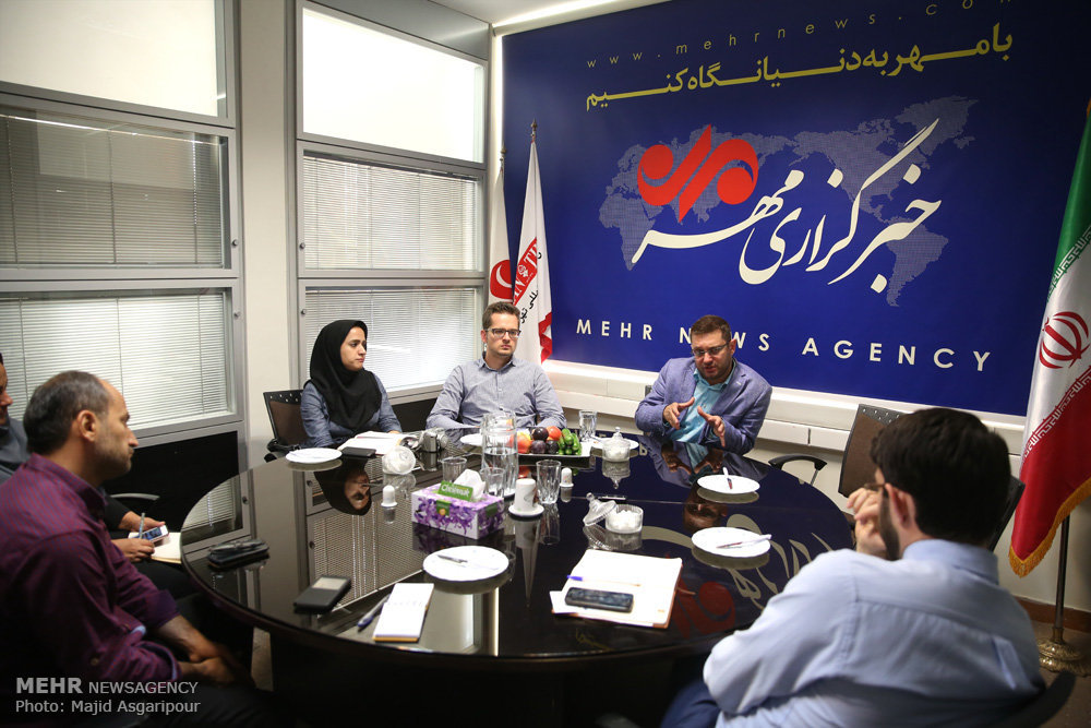 24 roundtable 4-final 02.jpg