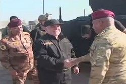 حیدر العبادی از نیروهای امنیتی در نزدیکی موصل بازدید کرد