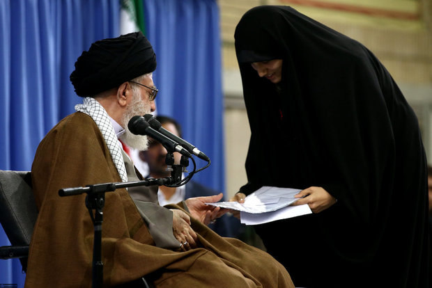 Academically outstanding students met with Ayatollah Khamenei