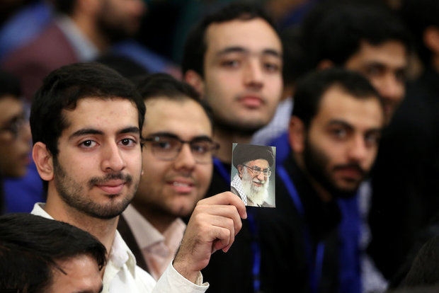 Academically outstanding students met with Ayatollah Khamenei