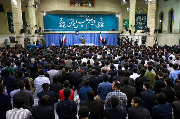 Academically outstanding students met with Ayatollah Khamenei