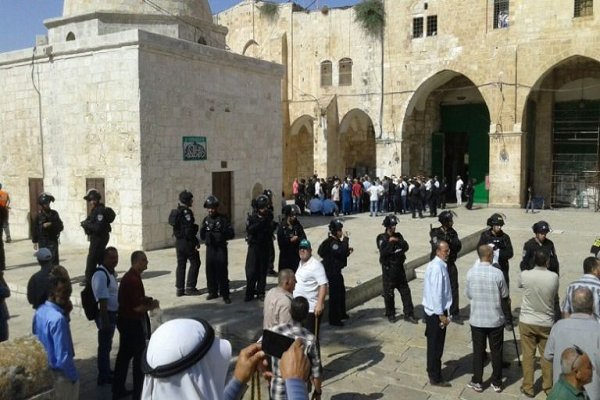 الاحتلال الاسرائيلي يقرر منع سكان غزة من الصلاة في المسجد الاقصى 