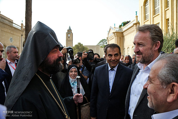 Bakir Izetbegovic speaking to a priest during a visit to Vank Holy Savior Cathedral in Armenia quarters
