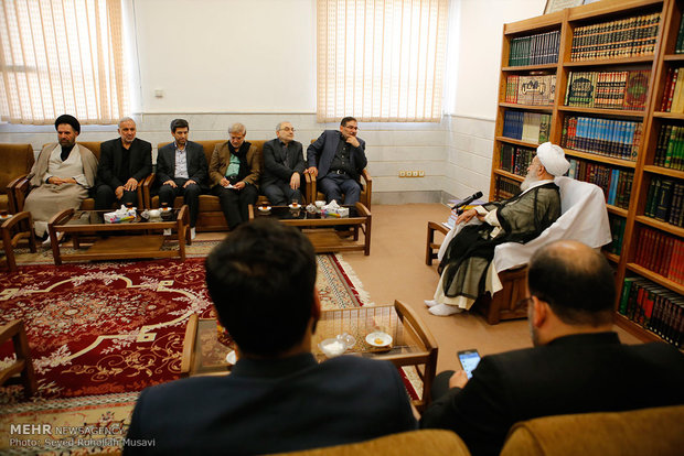 دیدار علی شمخانی دبیر شورای عالی امنیت ملی با مراجع عظام تقلید درقم .دیدار علی شمخانی دبیر شورای عالی امنیت ملی با مراجع عظام تقلید درقم .آیت الله العظمی مکارم شیرازی