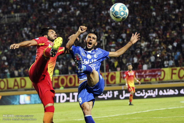 IRNA English - Sepahan, Padideh playing football