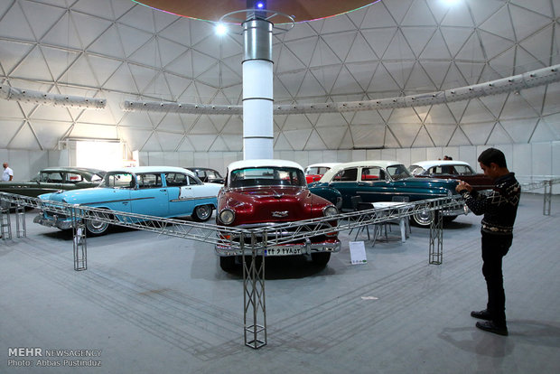 Vintage cars staged in Isfahan