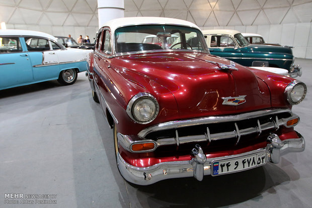 Vintage cars staged in Isfahan