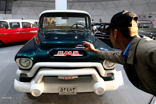 Vintage cars staged in Isfahan