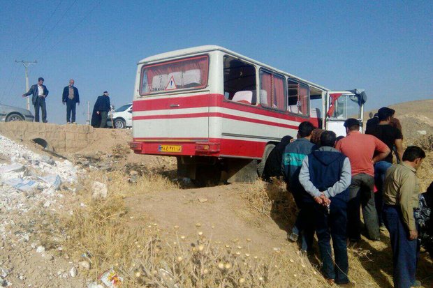 انحراف مینی بوس در جاده کیاسر ۸ مصدوم برجا گذاشت