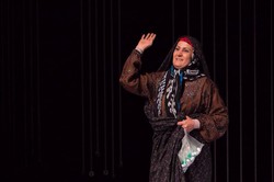 راهیابی«دقایقی با رضا» به بخش نهایی جشنواره تئاتر لاله‌های سرخ