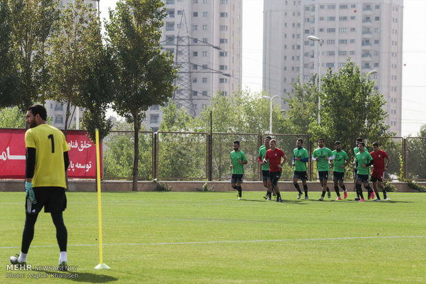 Iran natl. football team hold training session