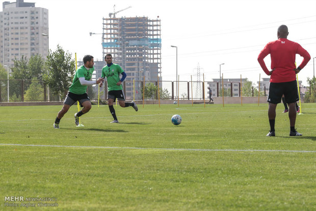 Iran natl. football team hold training session