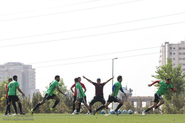 Iran natl. football team hold training session