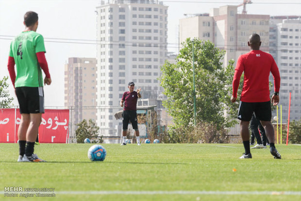 Iran natl. football team hold training session