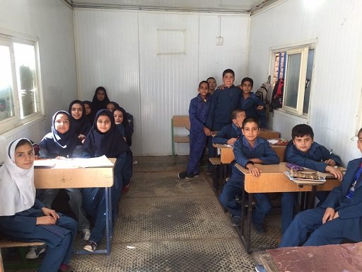 سایه فقر بر مدارس حاشیه مشهد/ کانکسی که مدرسه شد