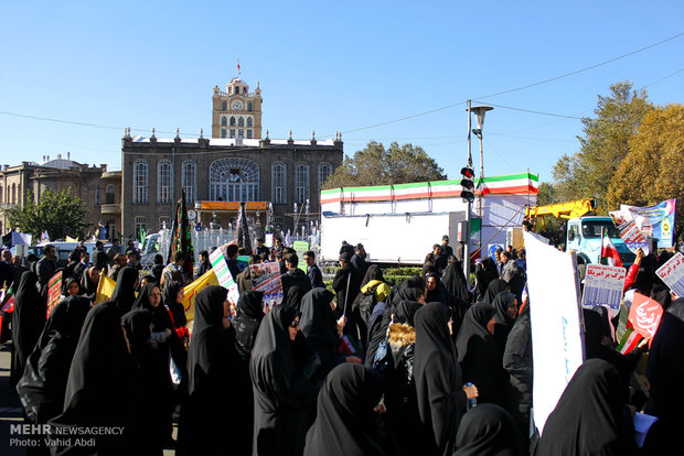 Tebriz’de Amerika protesto edildi