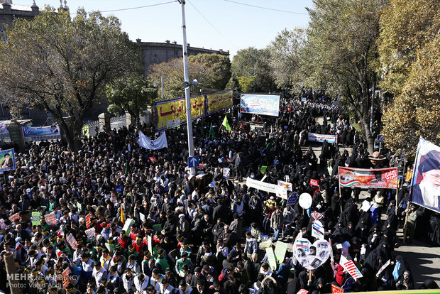 Tebriz’de Amerika protesto edildi