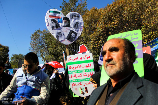 Tebriz’de Amerika protesto edildi