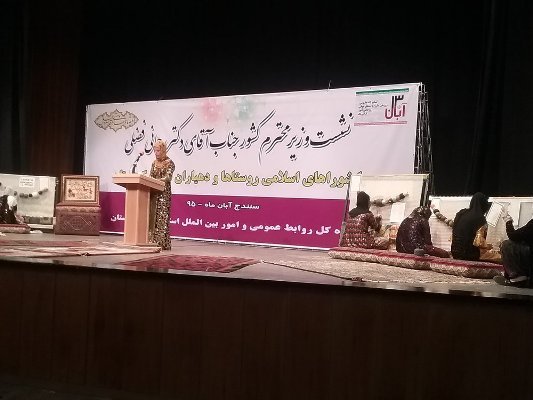 گزارش عملکرد به جای طرح مطالبات/گلایه وزیر از شعر مجری مراسم