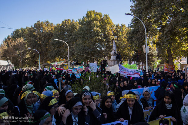 راهپیمایی 13 آبان در کرج