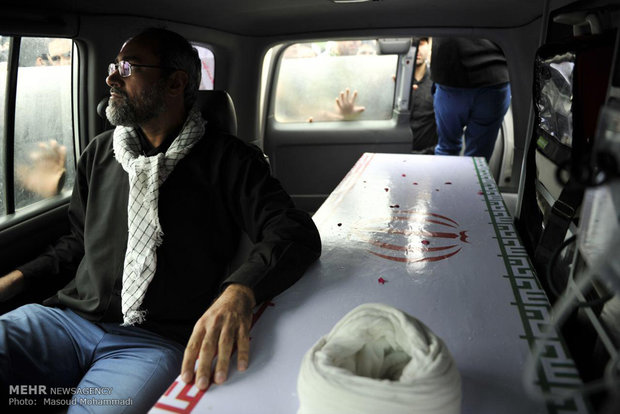 مراسم تشییع پیکر محمد کیانی شهید روحانی مدافع حرم در اندیمشک 