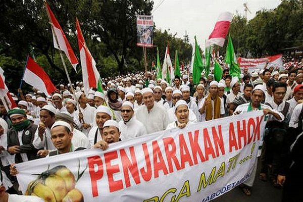 تجمع دهها هزار نفر از مسلمانان اندونزی در جاکارتا