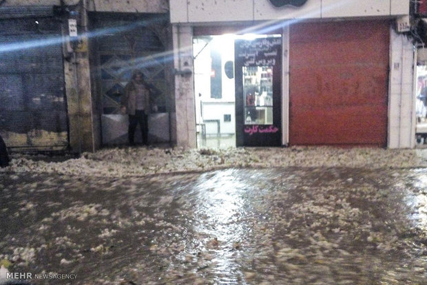 بارش باران و تگرگ در همدان