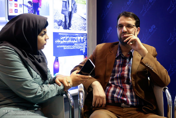 پرویز امینی در غرفه مهر در چهارمین روز بیست و دومین نمایشگاه مطبوعات و خبرگزاریها-2