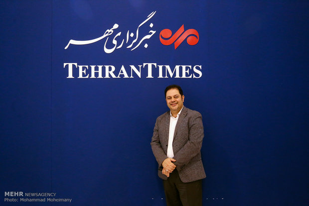 محمدرضا حسینیان در غرفه مهر در چهارمین روز بیست و دومین نمایشگاه مطبوعات و خبرگزاریها-2