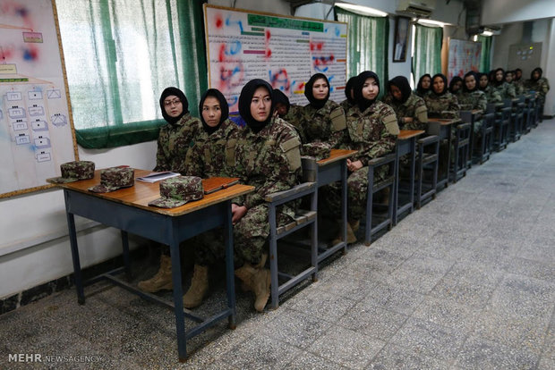تربیت سربازان زن در افغانستان‎ 