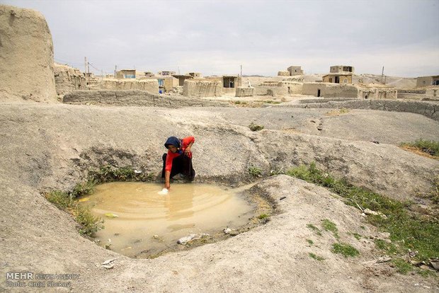 اینجا نه آبی مانده و نه خاکی/وضعیت روستای طراز خاکی تراز نیست