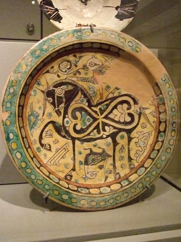 An early-Islamic era earthenware bowl