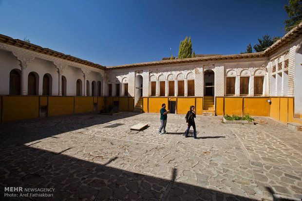 زاد روز نیما یوشیج / علی اسفندیاری