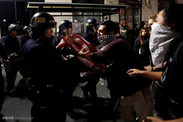 دستگیری ۱۵۰ تن از معترضین به انتخابات آمریکا در لس آنجلس