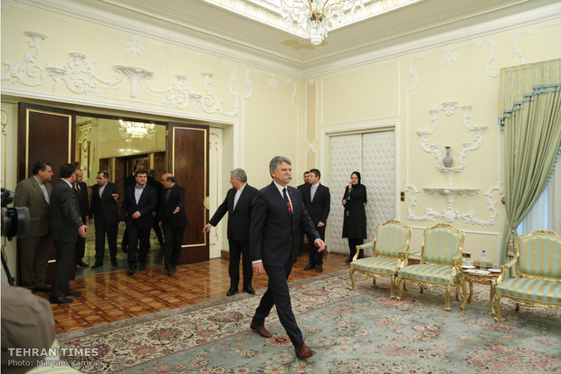 Rouhani meets Hungarian Parliament speaker