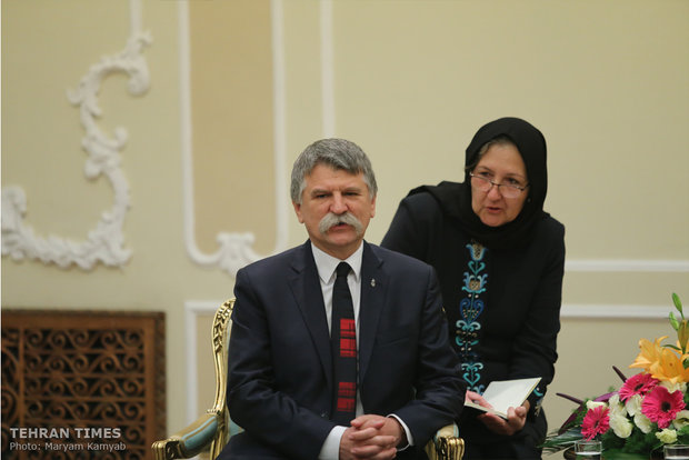 Rouhani meets Hungarian Parliament speaker