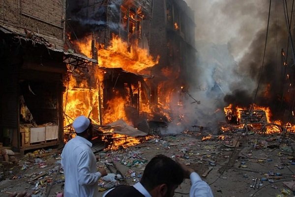 50 قتيلا وجريحا في انفجار قنبلة بسوق شمال غرب باكستان