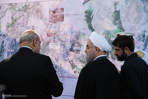 روحاني يفتتح عدداً من المشاريع التنموية في الأهواز 