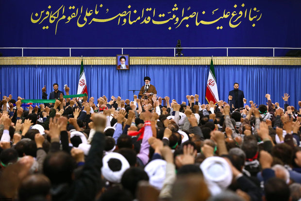 Thousands of people from Esfahan Province met with Ayatollah Khamenei