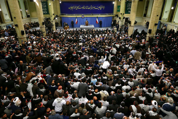 Thousands of people from Esfahan Province met with Ayatollah Khamenei