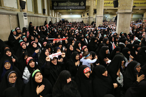 Thousands of people from Esfahan Province met with Ayatollah Khamenei