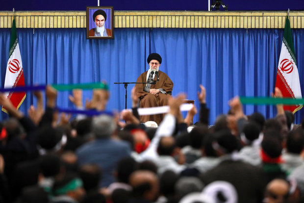 Thousands of people from Esfahan Province met with Ayatollah Khamenei