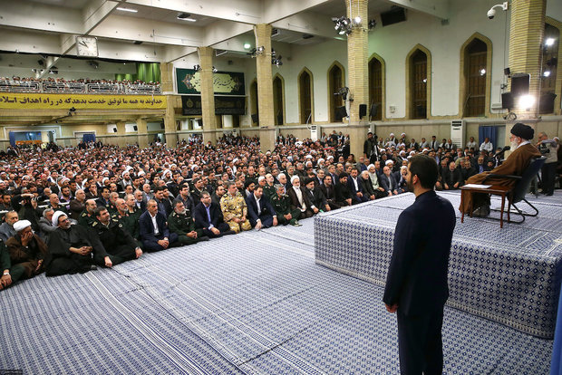 Thousands of people from Esfahan Province met with Ayatollah Khamenei