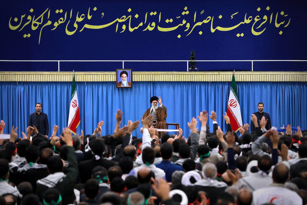 Thousands of people from Esfahan Province met with Ayatollah Khamenei