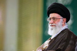 قائد الثورة الإسلامية يعزي برحيل الثورية " مرضية حديدجي دباغ"