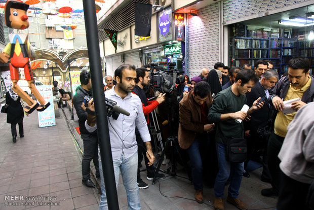 New Min. of Culture visits Enghelab Sq. bookshops