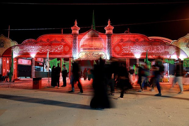 توزیع روزانه بیش از ۱۰ هزار پرس غذا به زائران در حرم حضرت معصومه(س)