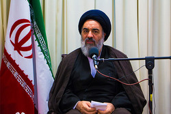 تسلیم و عقب نشینی ایران در جنگ اقتصادی مشکلات را حل نخواهد کرد